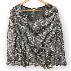 MIAMI Francesca’s Collection Miami brand black white sweater size small